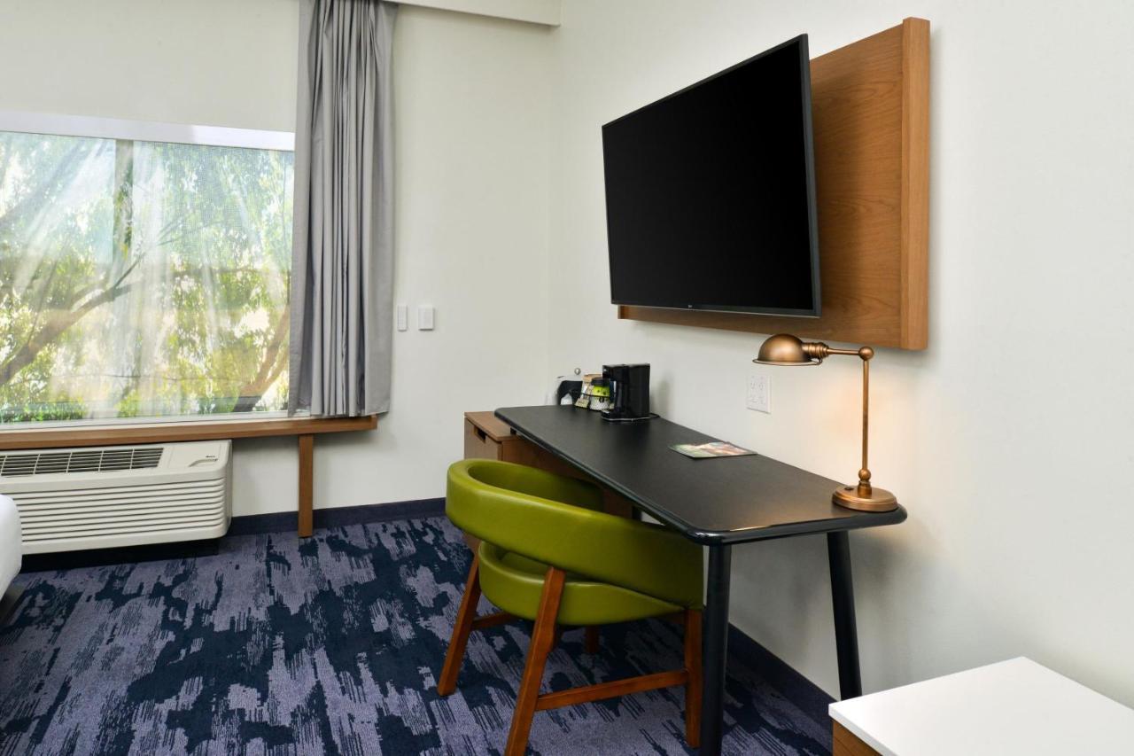 Fairfield Inn & Suites By Marriott Charlotte University Research Park المظهر الخارجي الصورة