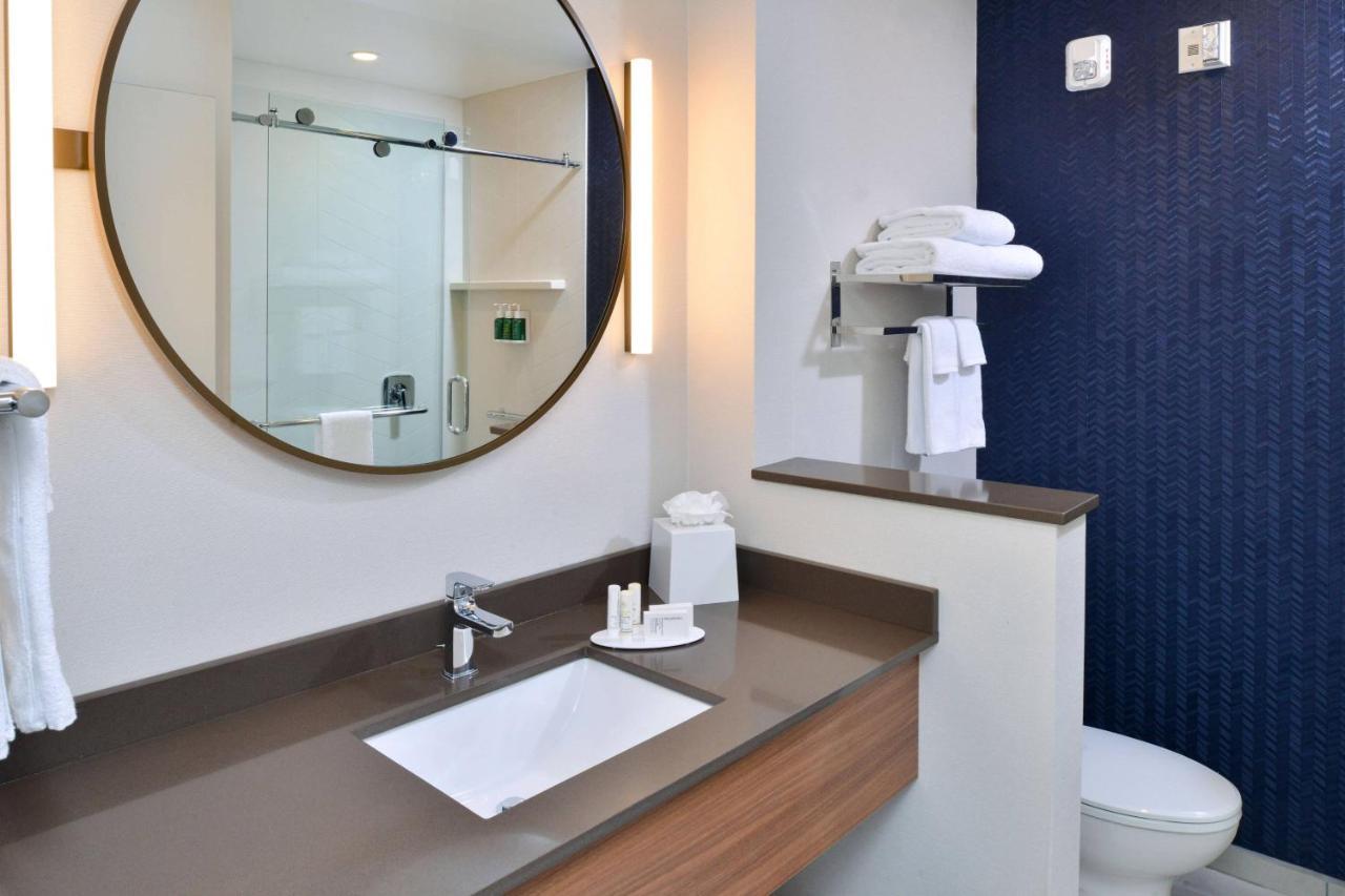 Fairfield Inn & Suites By Marriott Charlotte University Research Park المظهر الخارجي الصورة